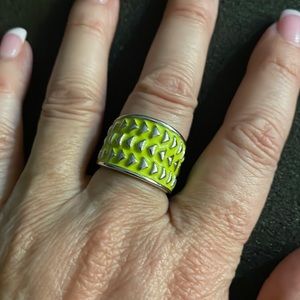 Chevron green ring
